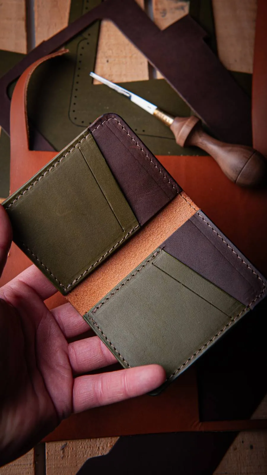 No.21 - Bifold Vertical Cardholder with Cash Pocket