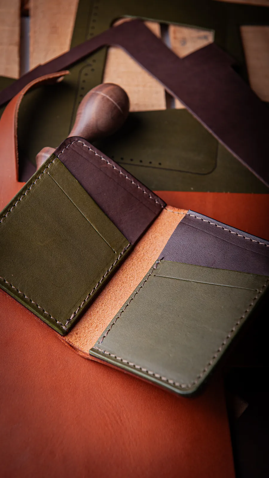No.21 - Bifold Vertical Cardholder with Cash Pocket — view 4